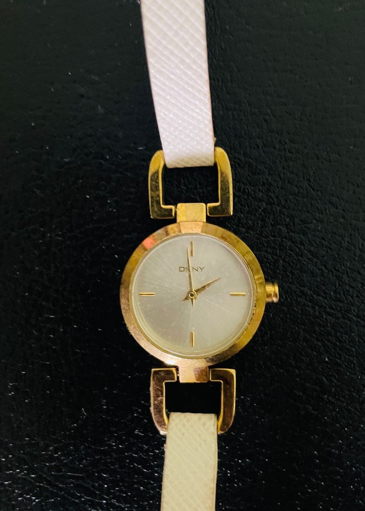 BRANDED WHITE LEATHER WATCH LADIES Ggea To