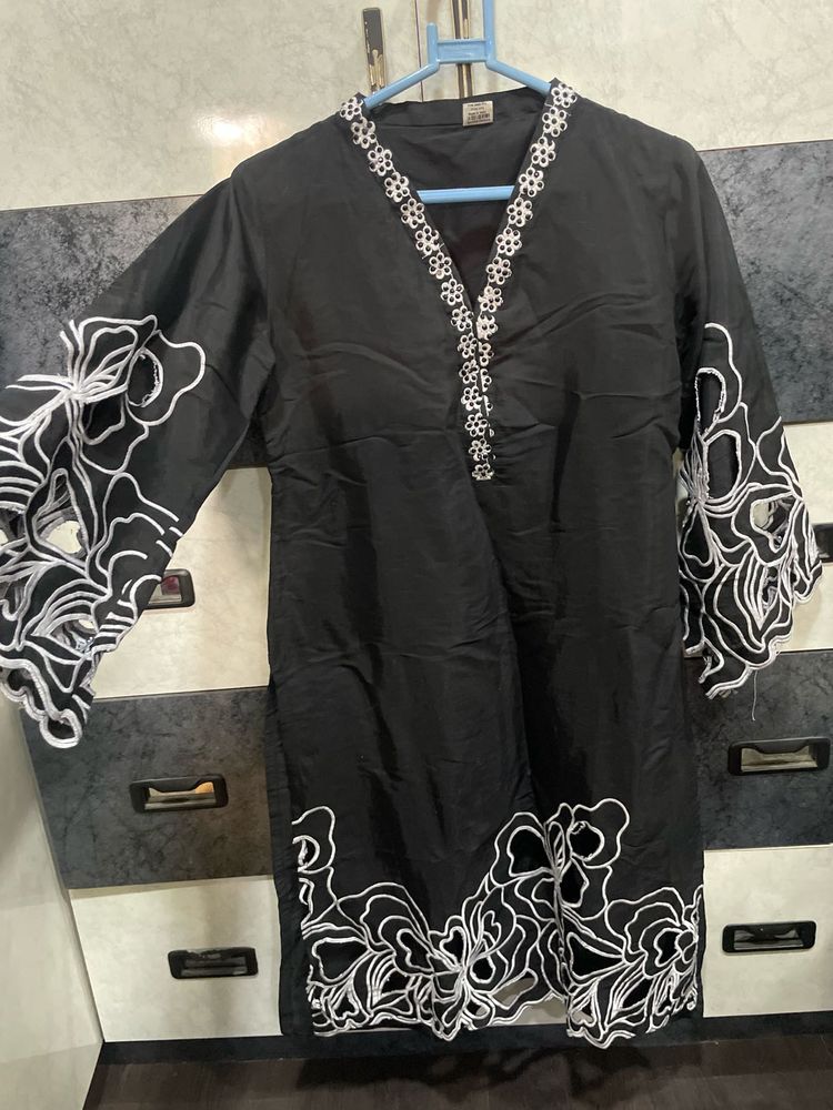 Elegant Black pakastanib Kurta set with White