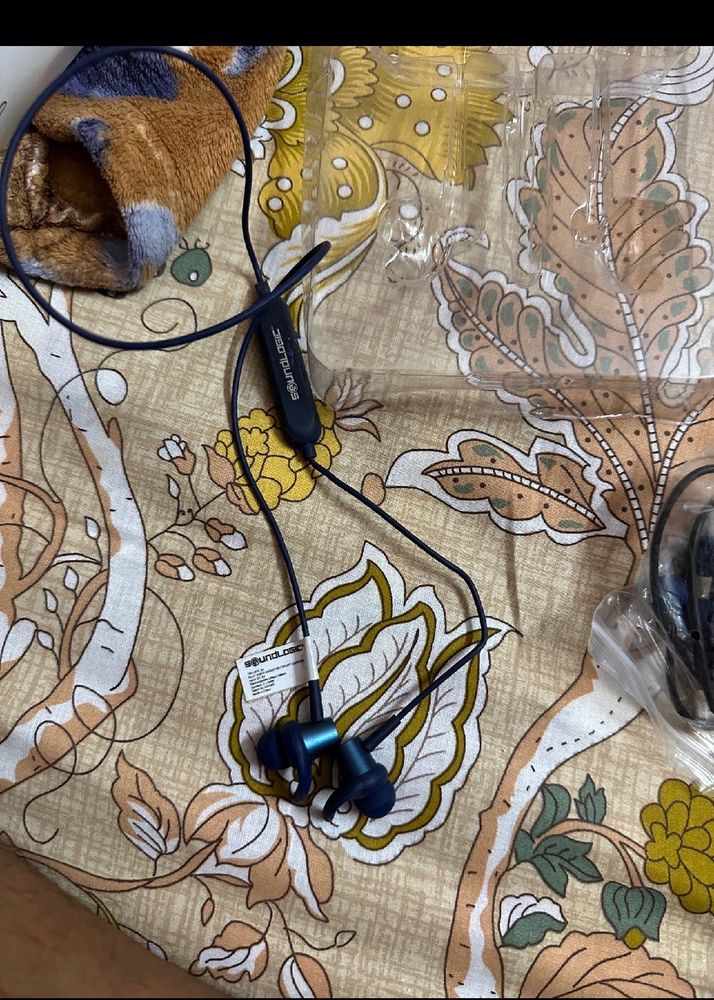 Sound Logic Design 1 Unused Earbuds