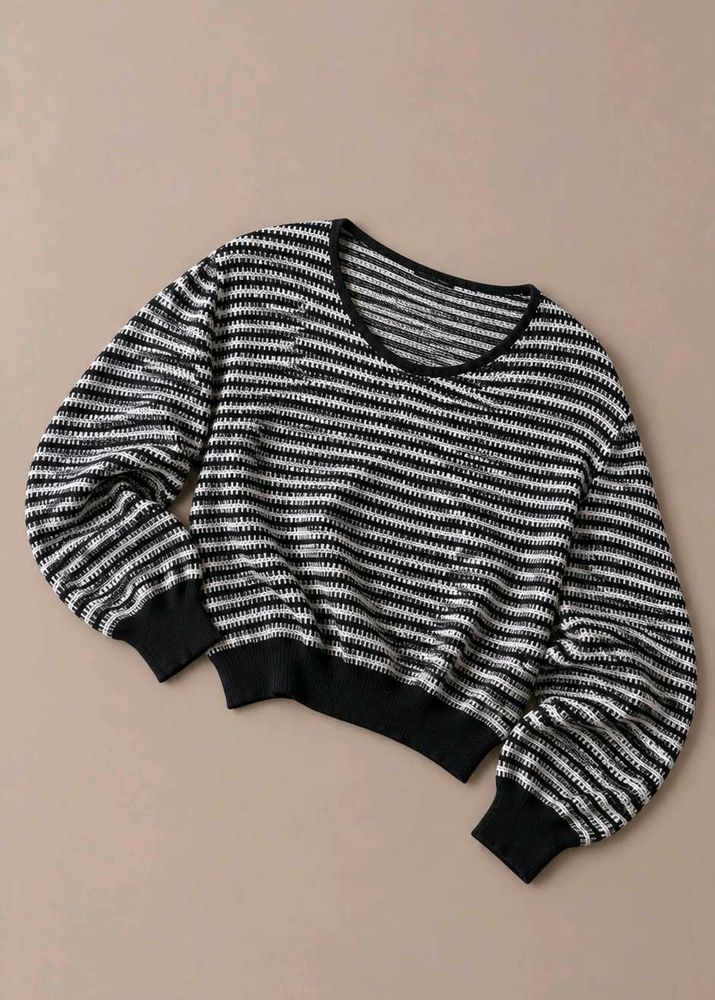 BLACK &amp; WHITE TEXTURED KNIT CREWNECK SWEATER