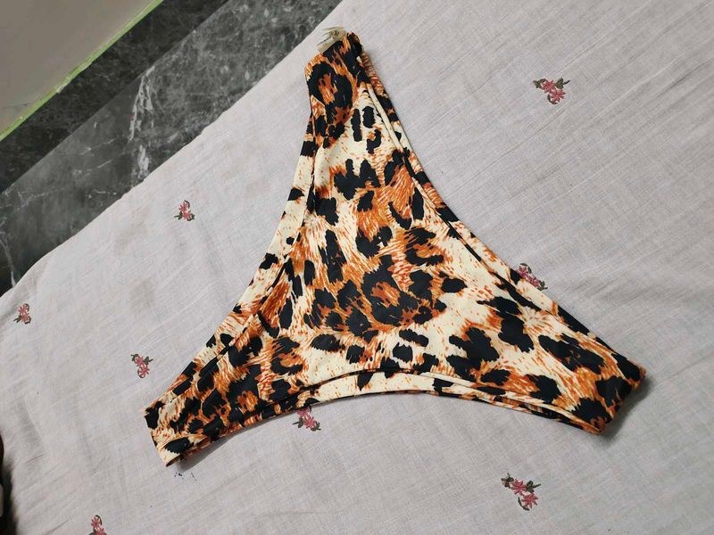 leopard print buttom
