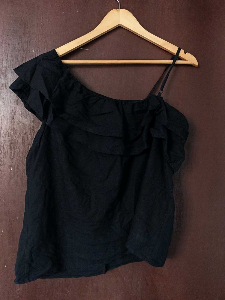 Chic Black One-Shoulder Ruffle Top