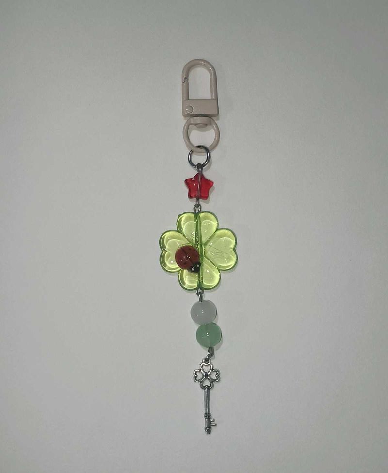 Lucky clover keychain