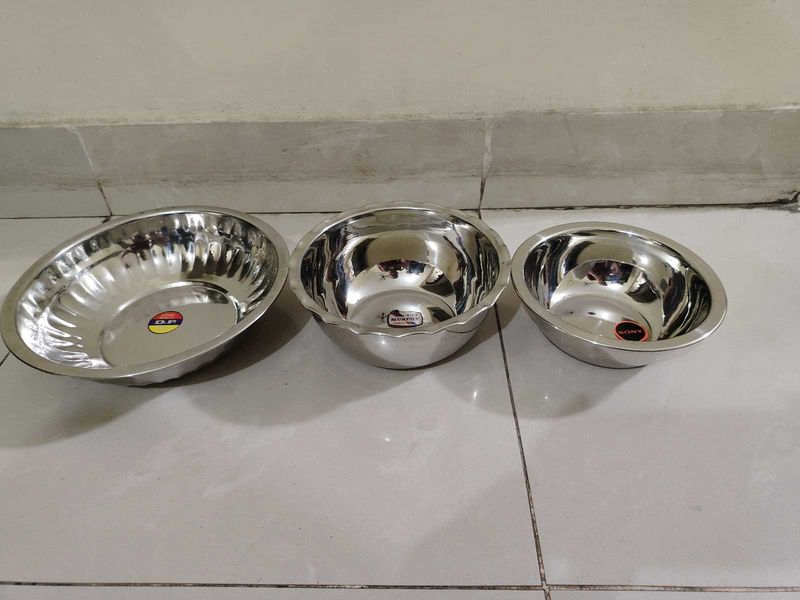 New Unused Stainless Steel Bowls (Set of 3)