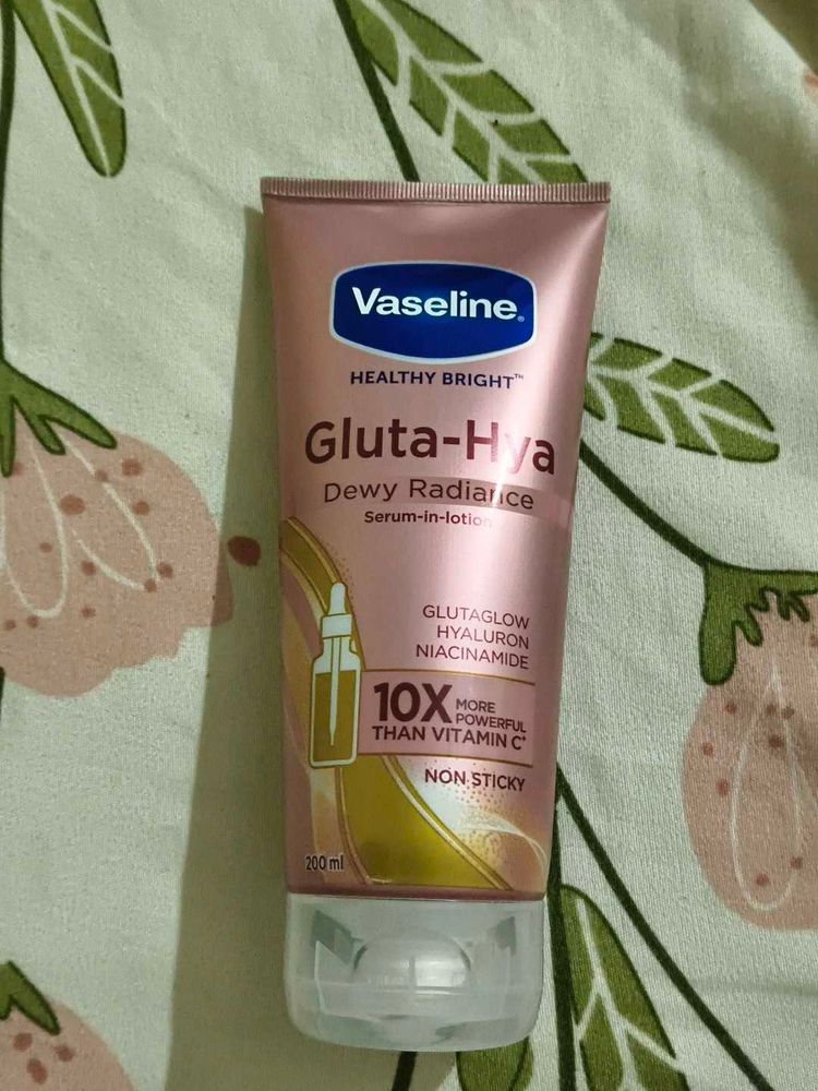 Vaseline Gluta-Hya Dewy Radiance Serum-in-Lotion