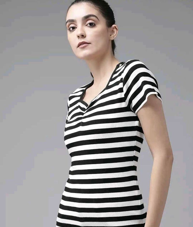 Classic Black &amp; White Sweet Heart Neck Striped Top