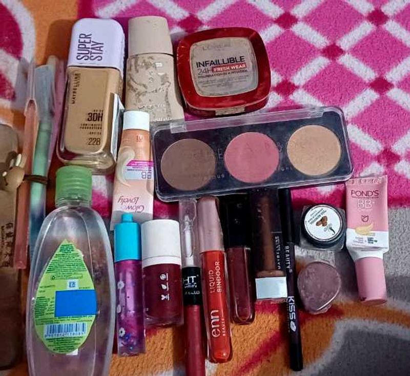 Makeup Bundle(Free makeu