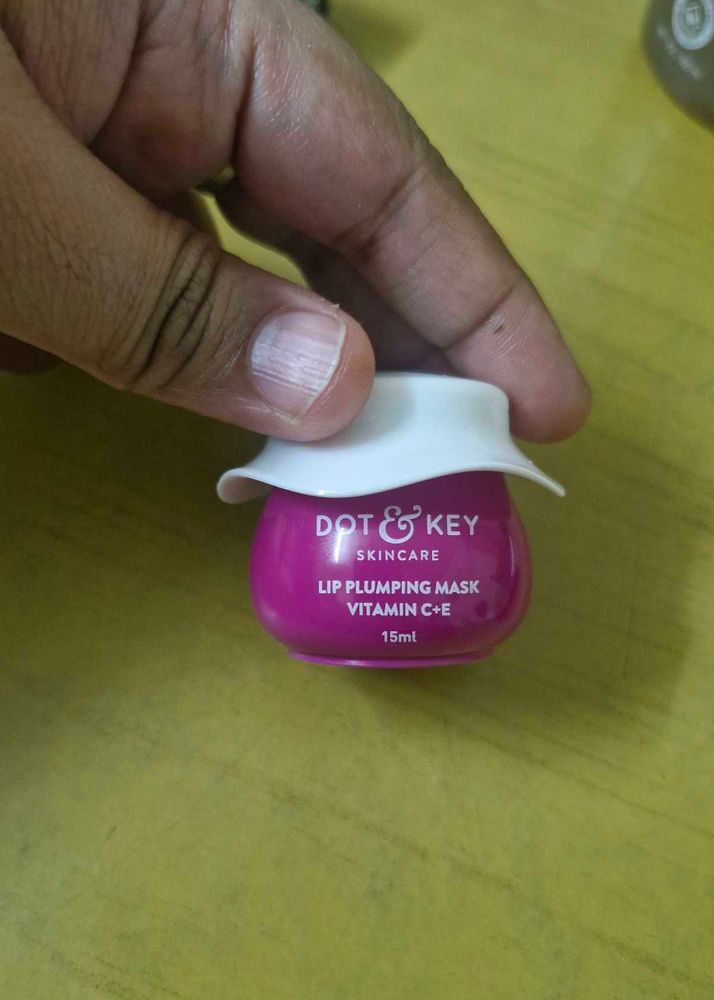 DOT AND KEY lip plumping mask