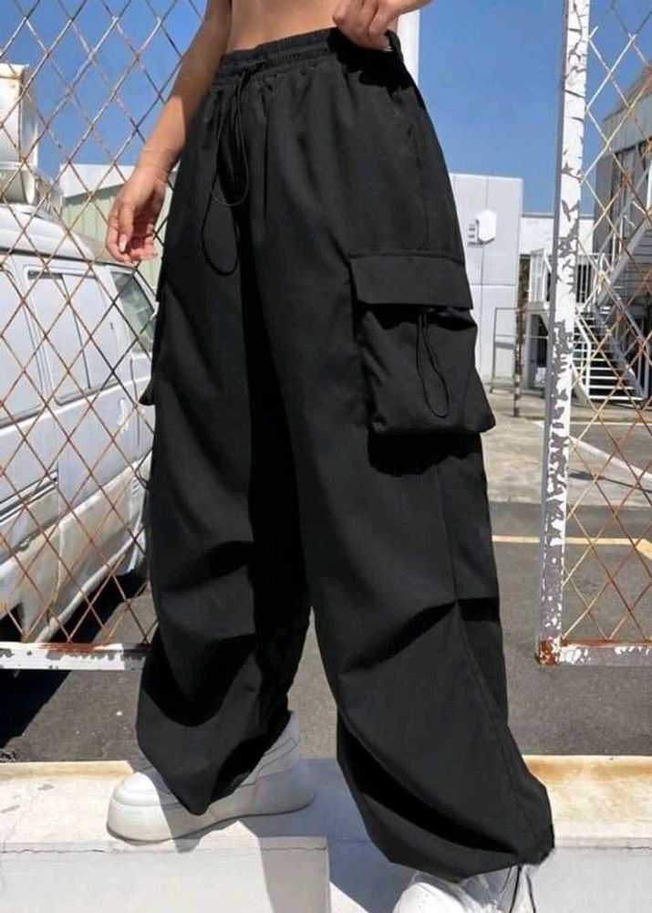 Relaxed Black Cargo Pants