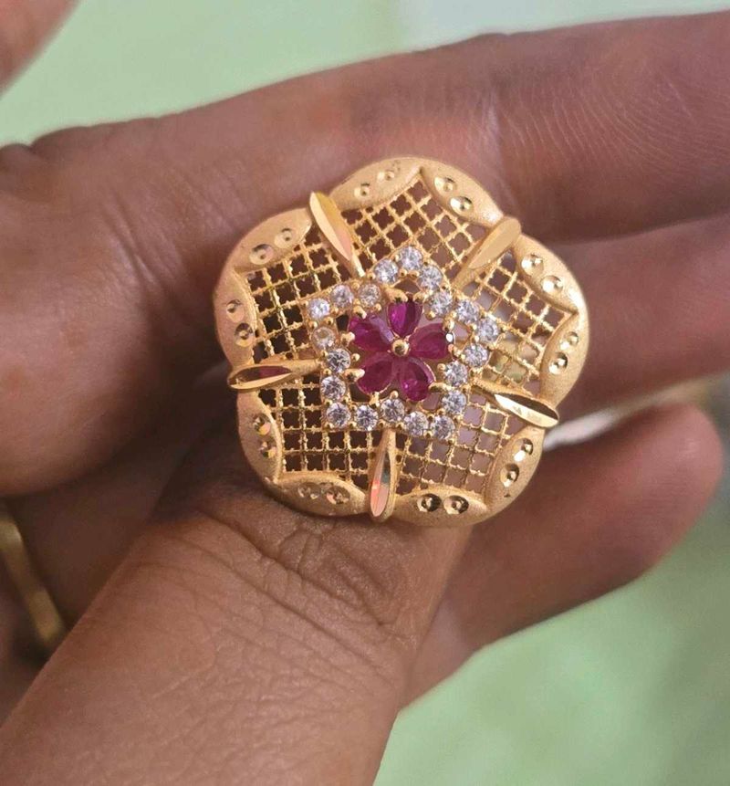 Stunning Gold-Plated Anti tarnish Floral Ring