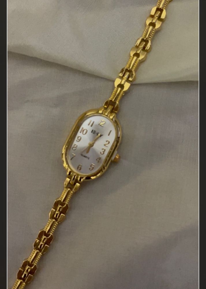 Nalini gold vintage Watch