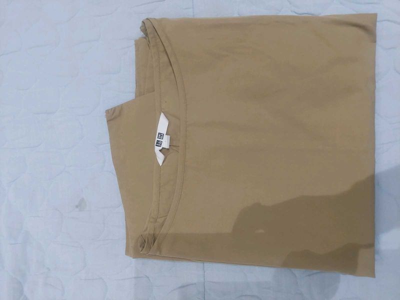 Uniqlo Beige T-Shirt