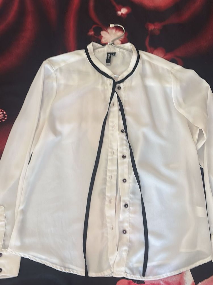 Chic White &amp; Black Trim Blouse