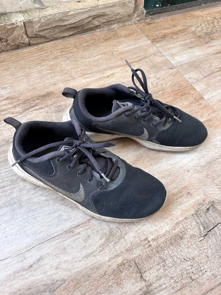 Nike Unisex Black Running Shoes