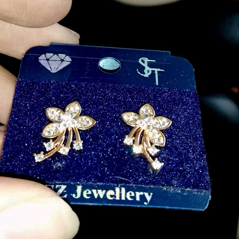 Stud Earrings(gold and diamond mixture)🥰
