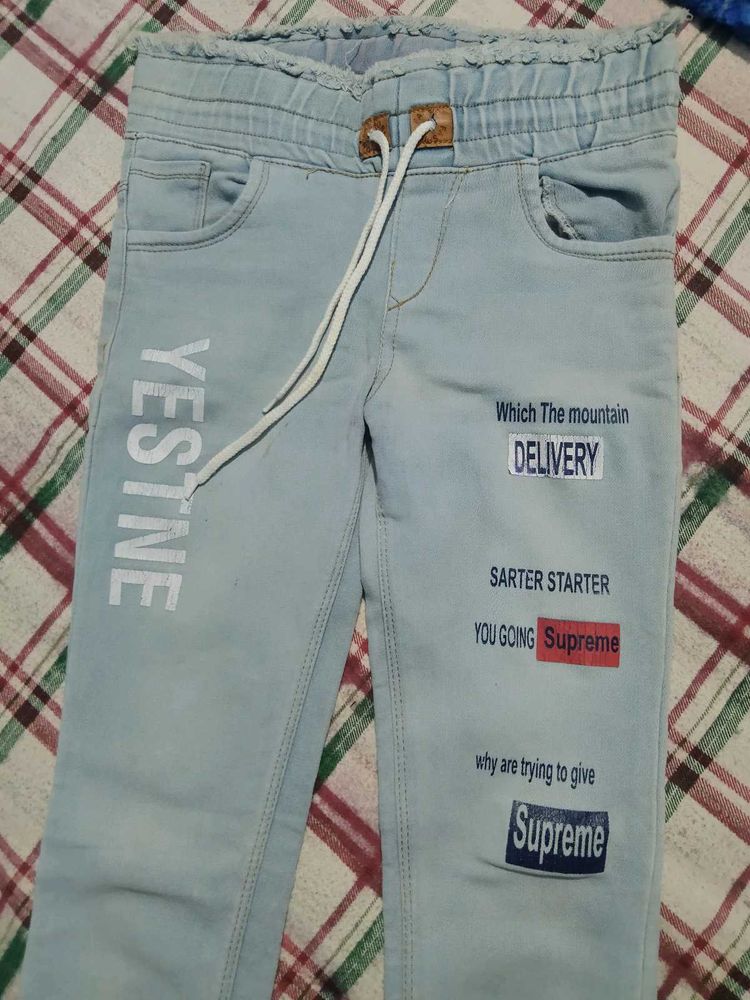 Light Wash Graphic Print Jeans