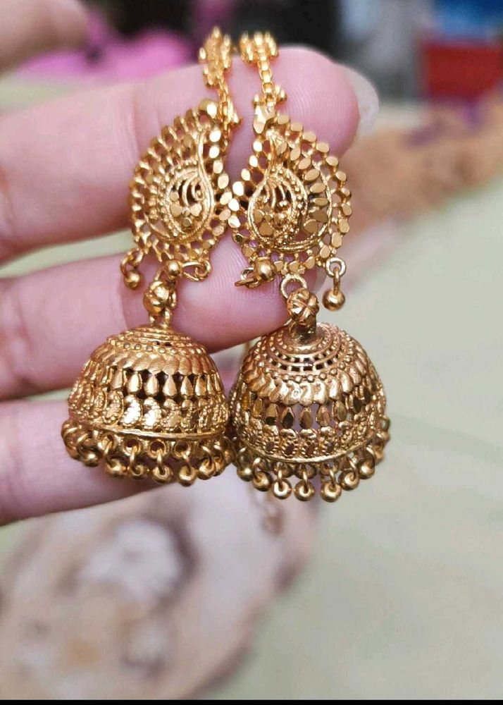 Elegant Gold Jhumka Earrings