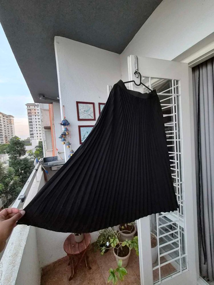 Sassafras Large Black Plain Maxi Skirt