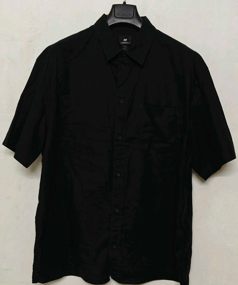 🔥, 🔥 🔥 Price Drop H&amp;M Black Short Sleeve Button