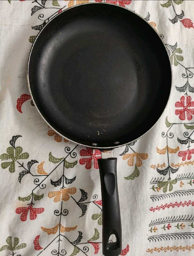 Non stick frying pan and set of 2 Kadai Combo