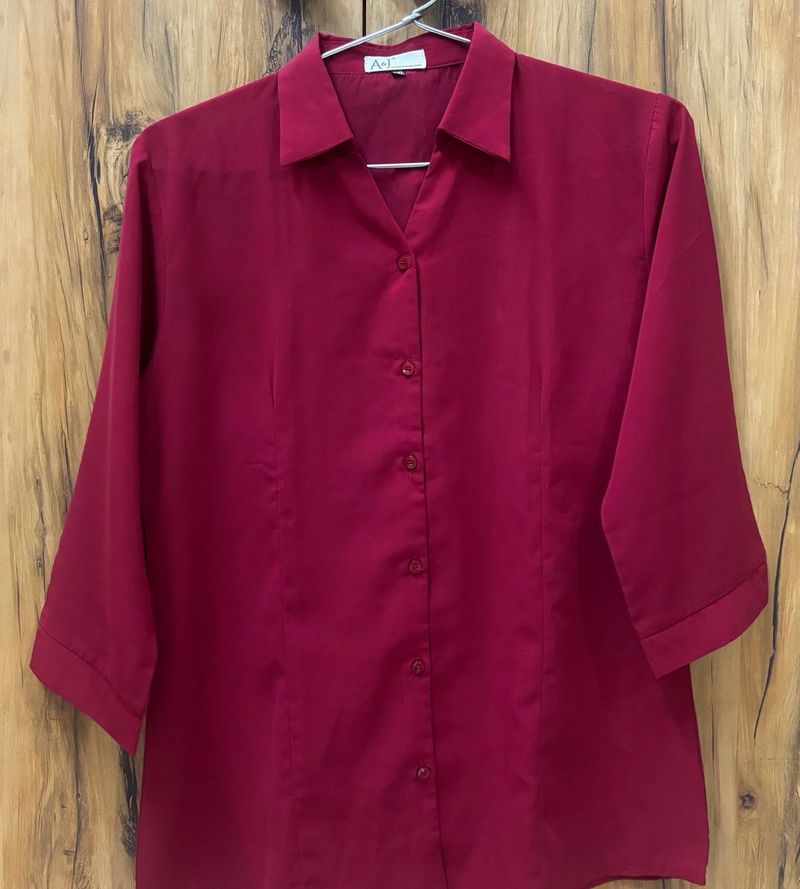 Chic Maroon Collared Button-Up shirt