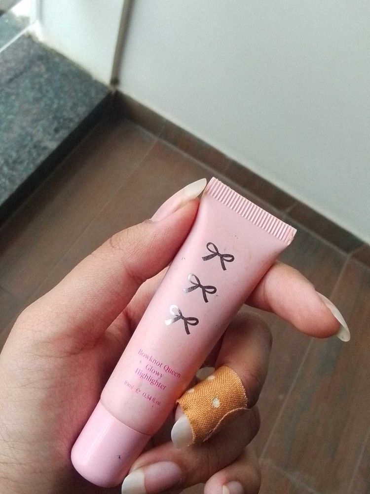 Bowknot Queen Glowy Highlighter