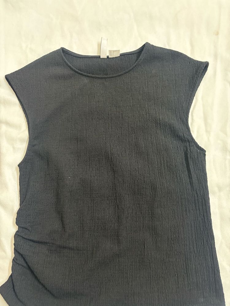 Chic Black Ruched Cap Sleeve Top