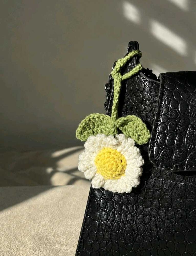Crocheted Daisy Bag Charm/Keychain