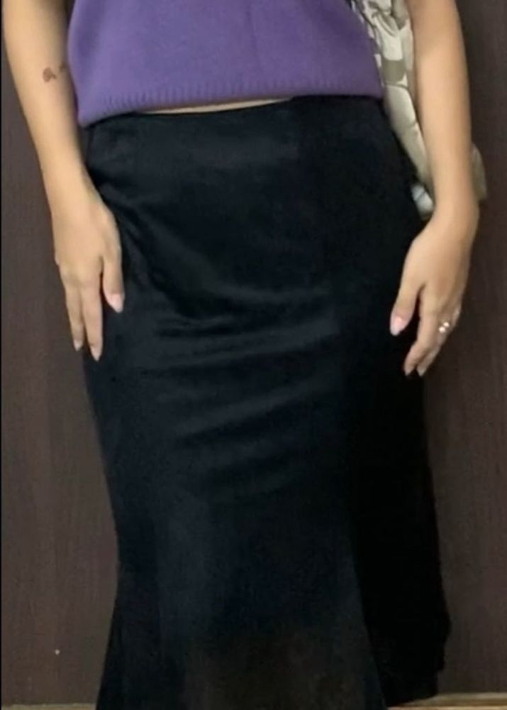 Chic Black Midi Skirt