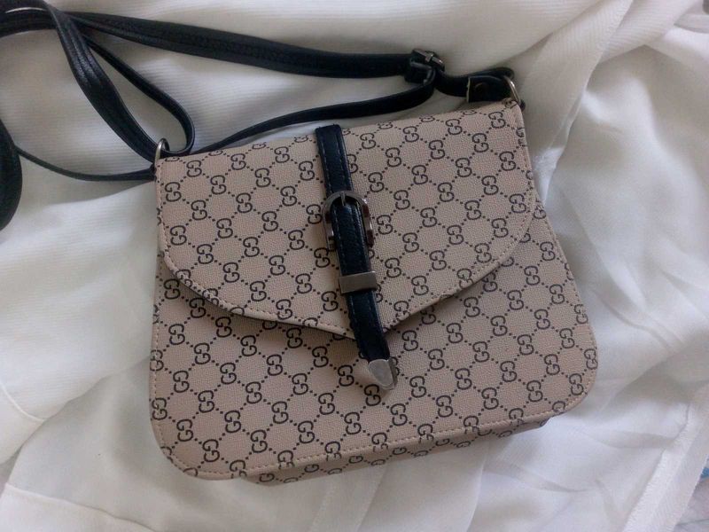 Gucci Stylish Crossbody Bag(copy)