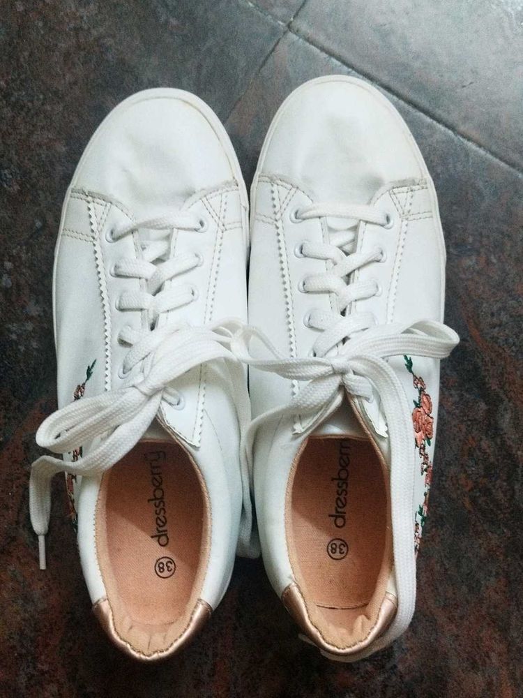 Dressberry White sneakers With Embroidery