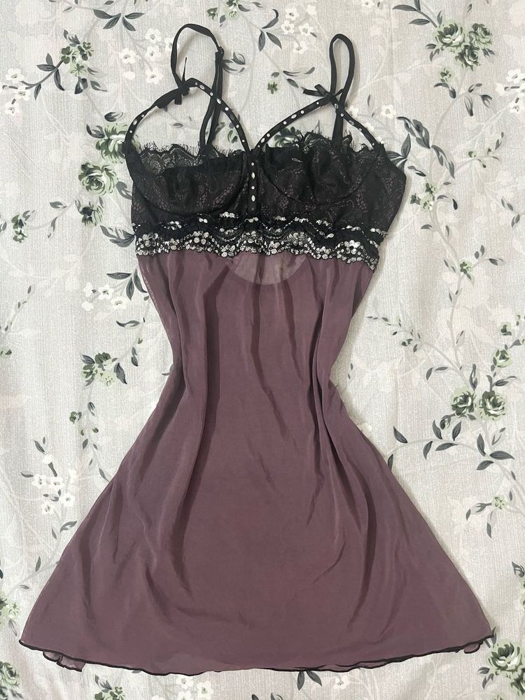 Elegant Lace Trim Chemise