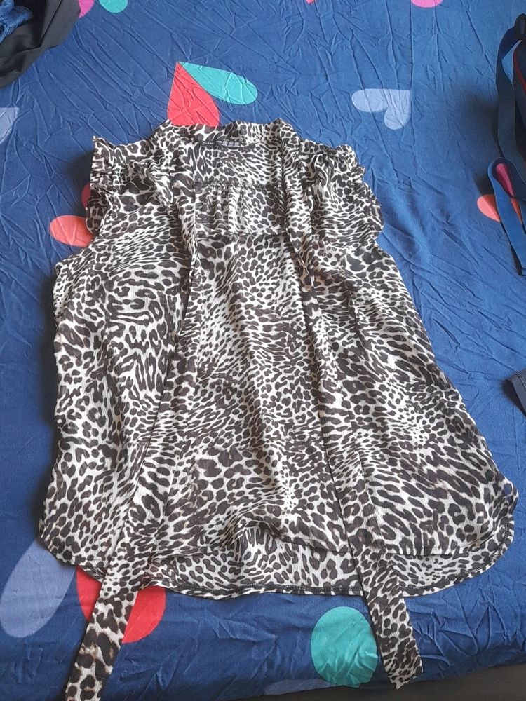 Used V Less .need To Wear Inner.its V Preety