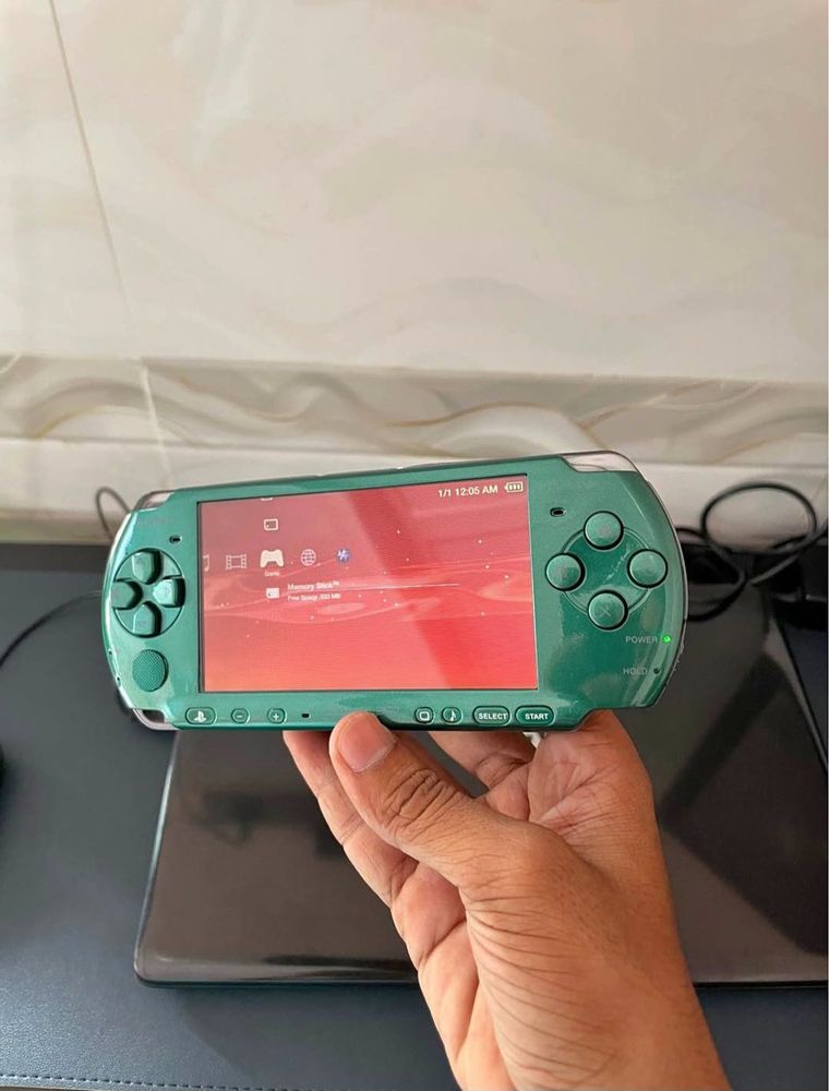 Sony PSP 3000 Series (Green)