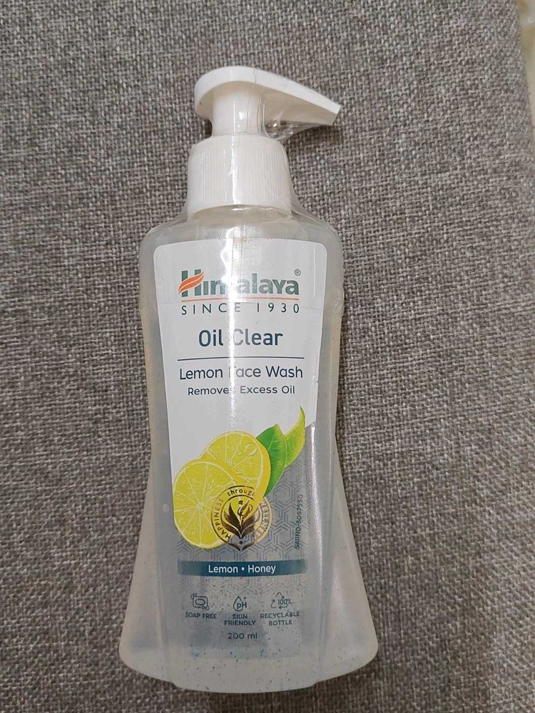 Himalaya Oil Clear Lemon Face Wash