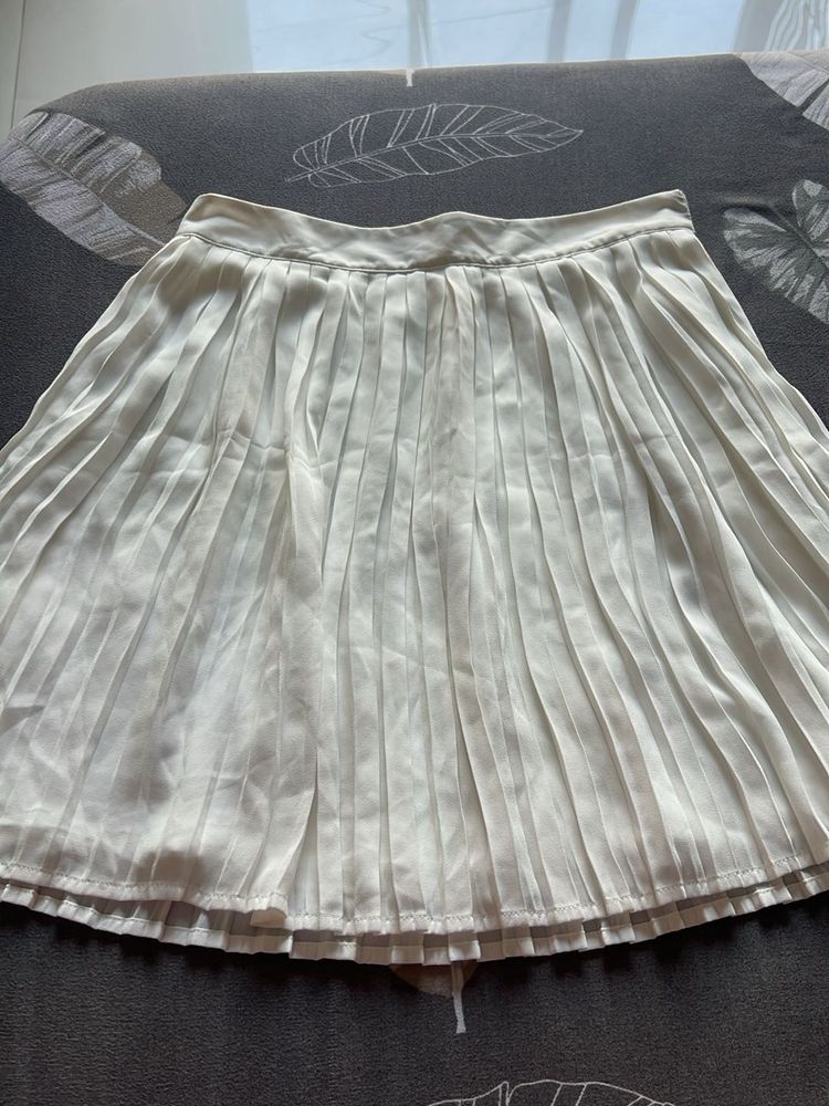 Elegant Pleated Midi Skirt