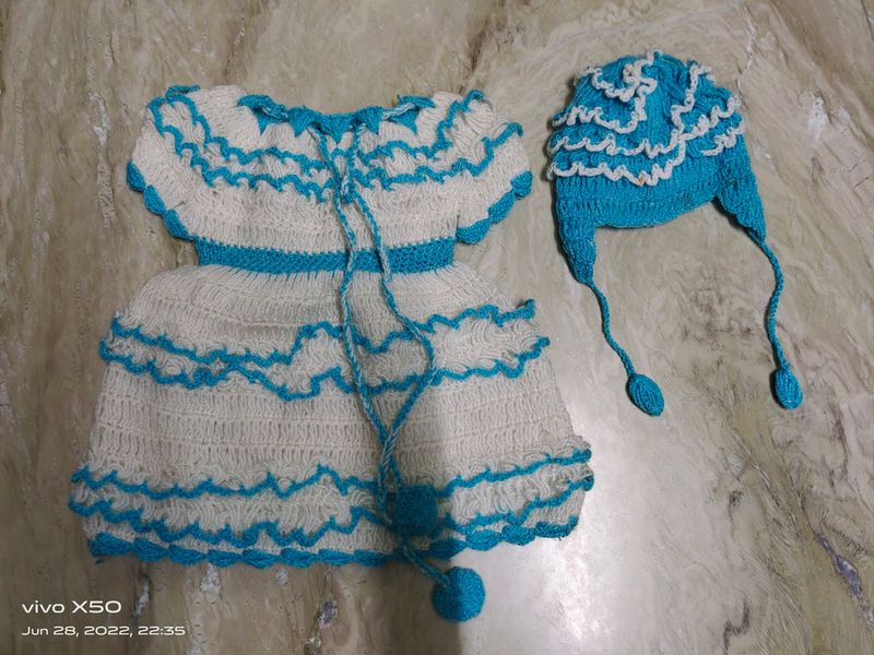 Babies woollen frock with cap brand new but do not