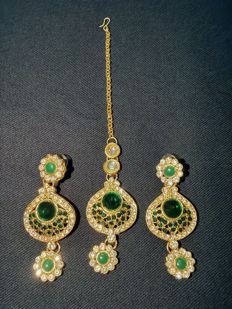 Stunning Emerald &amp; Gold Maang Tikka &amp; Earrings Set