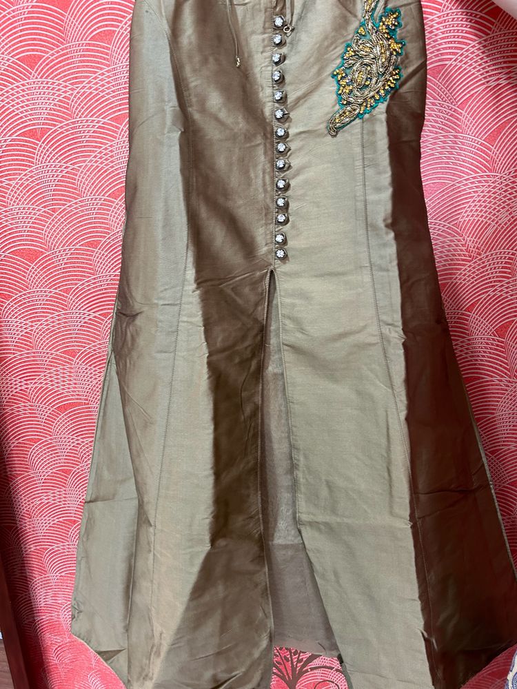 Green Heavy Skirt With Golden Cut Top