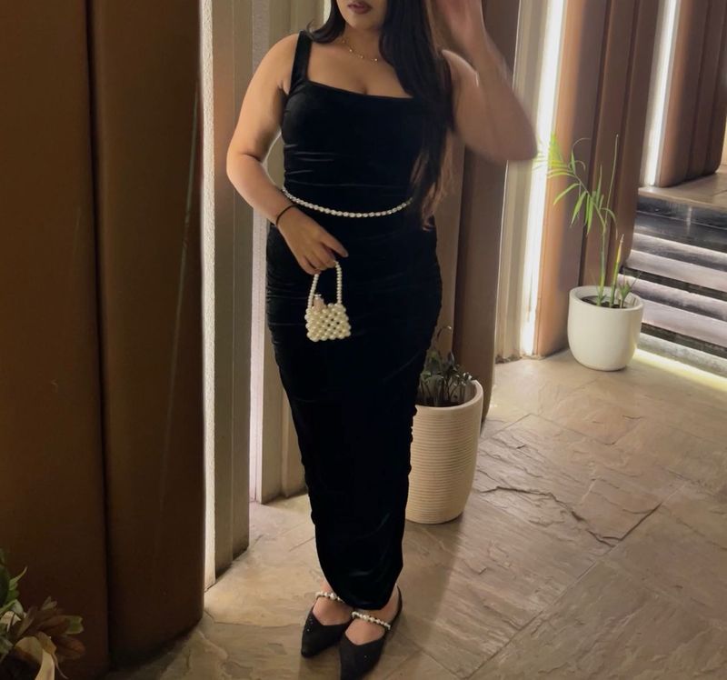 Elegant Black Velvet Bodycon Dress