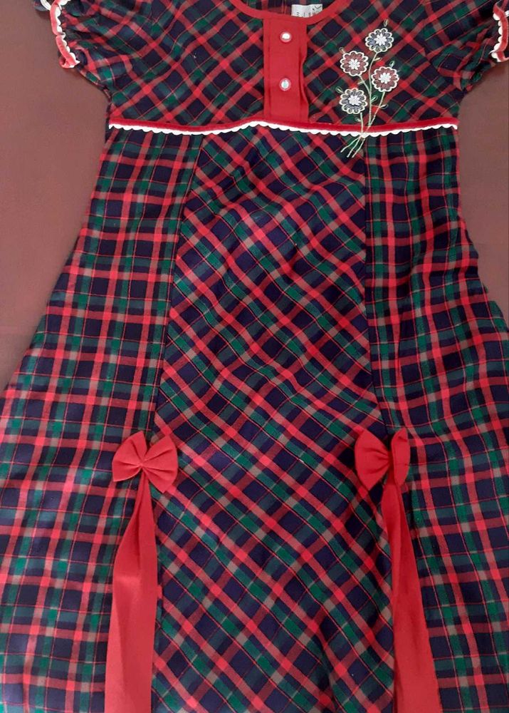 Girls dress - multicoloured checks. Age 10-13