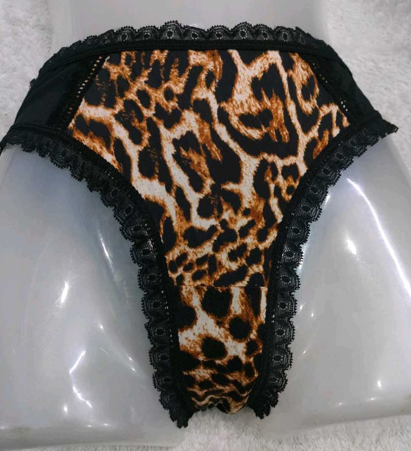Lace Trimmed🖤 Leopard Print Thong