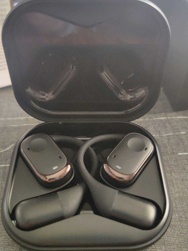 Wireless Earbuds with Charging Case