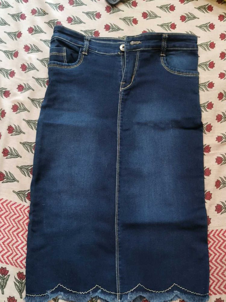 Stylish Dark Wash Denim Midi Skirt