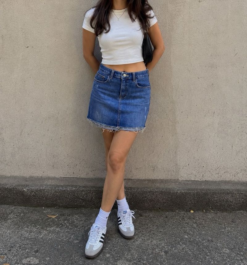 white basic crop tee