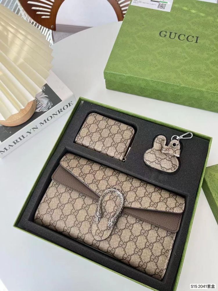 Gucci Clutch Set with Wallet &amp; Keychain