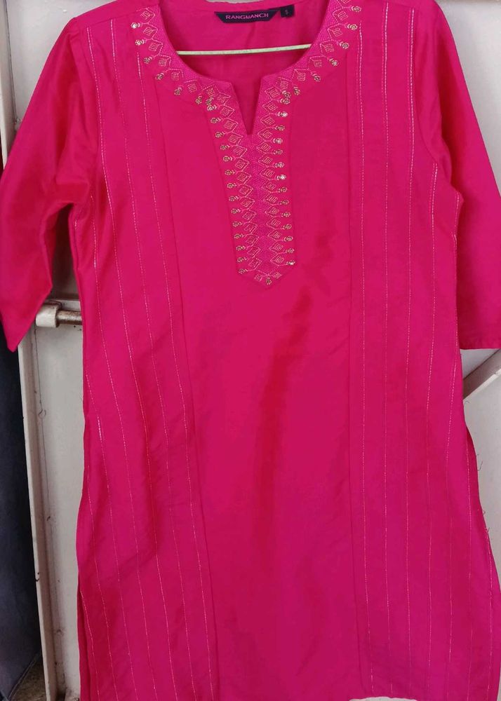 Rangmanch Beautiful Embroidered Kurta