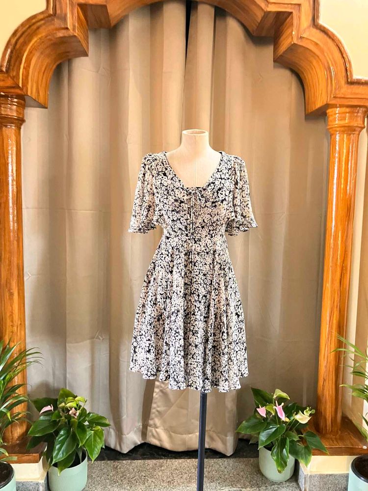 Chic Floral Print Mini Dress