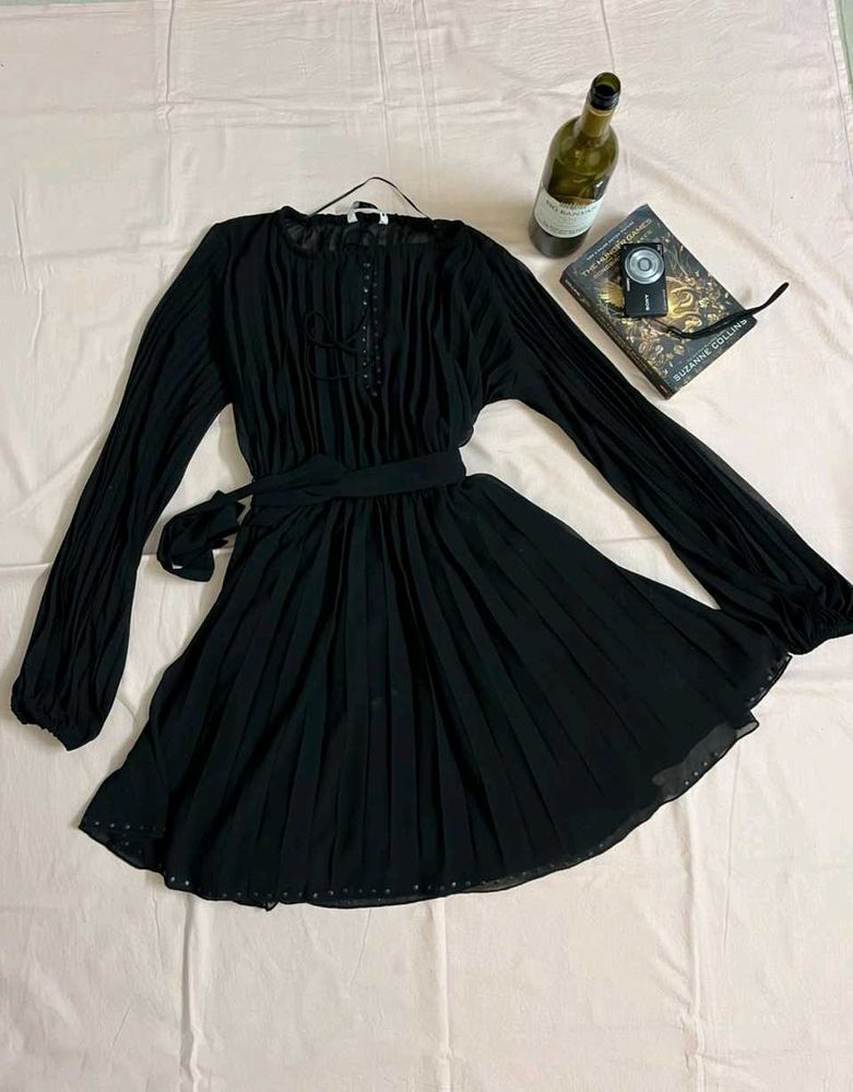 Chic Black Pleated Midi Dress