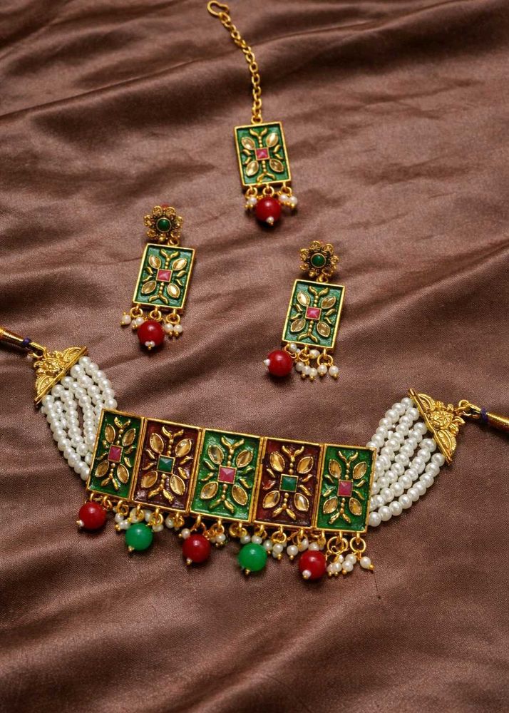Elegant Floral Statement Necklace and bracelet